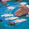 Как в блэкджеке увидеть закрытую карту дилера?