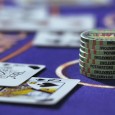 Какая стратегия для игры в блэкджек считается оптимальной?